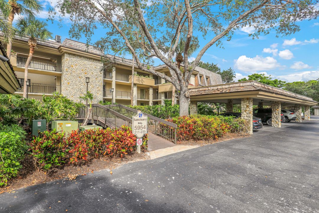 5954 Pelican Bay Blvd APT 223, Naples, FL 34108