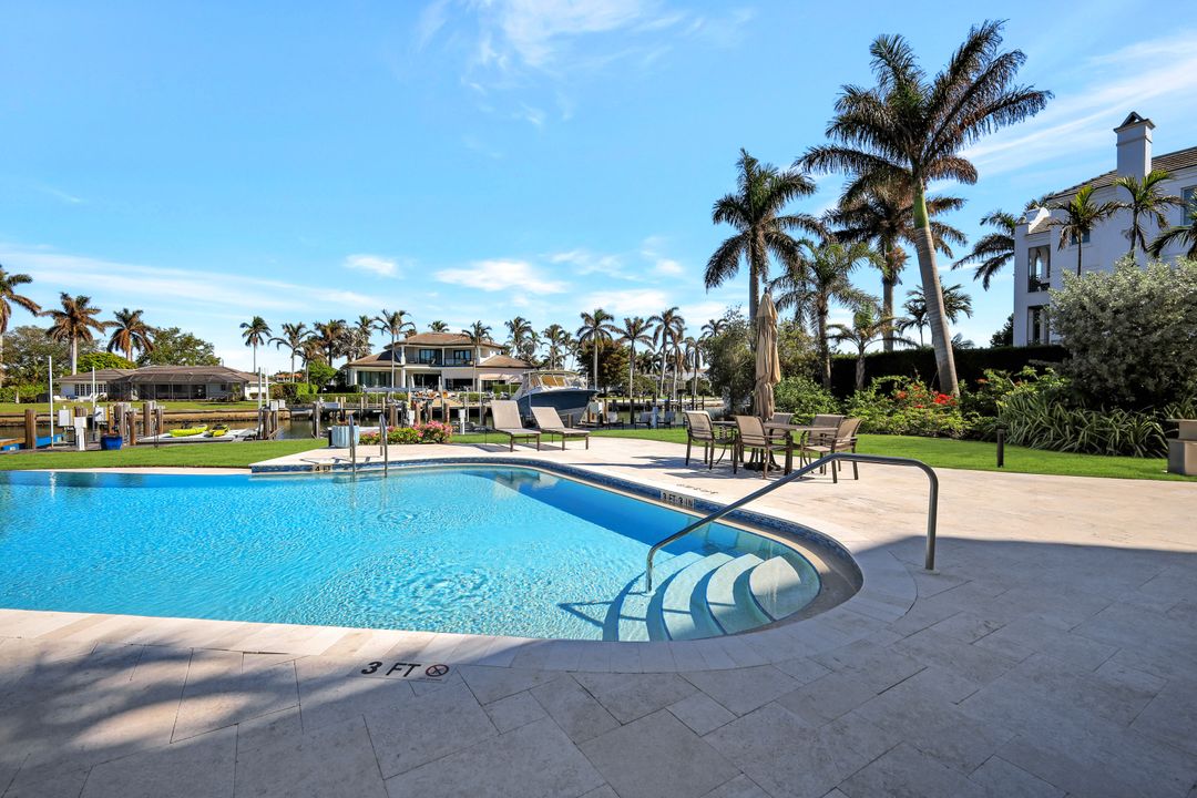 1810 Gulf Shore Blvd N #403, Naples, FL 34102