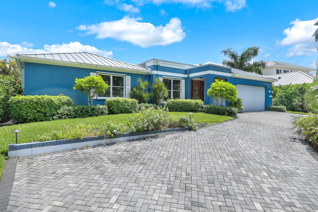 5172 Seahorse Ave, Naples, FL 34103