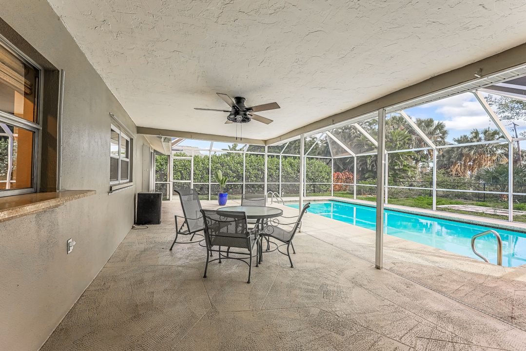 1040 Deep Lagoon Ln, Fort Myers, FL 33919