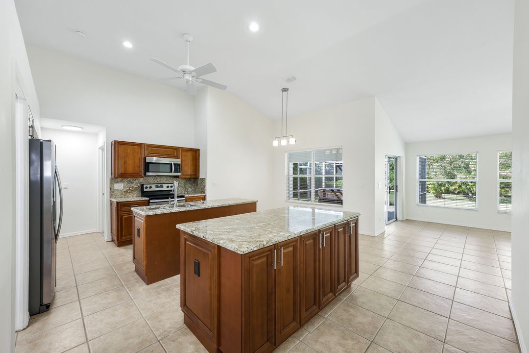 6643 Craven Hill Way, Naples, FL 34104