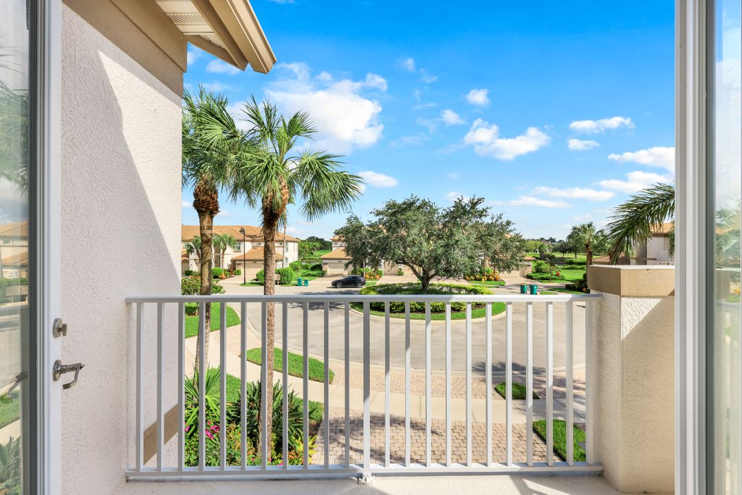 9221 Quartz Ln #202, Naples, FL 34120