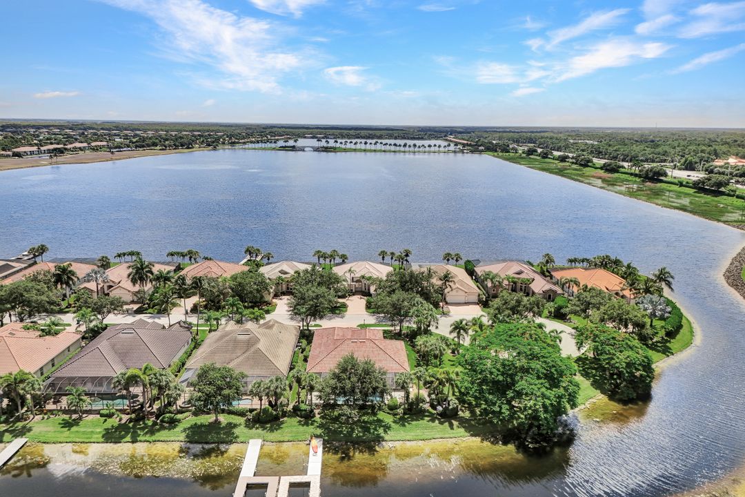 8776 Hideaway Harbor Ct, Naples, FL 34120