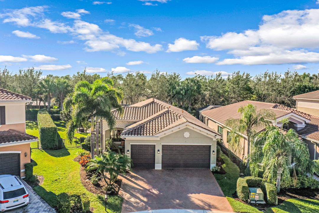 3167 Pacific Dr, Naples, FL 34119