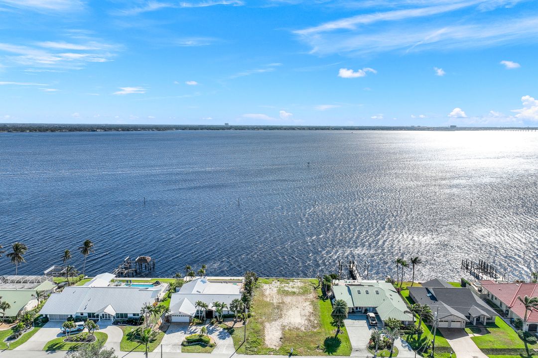 2330 SE 28th St, Cape Coral, FL 33904