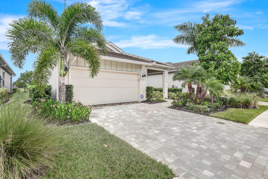 28390 Captiva Shell Lp, Bonita Springs, FL 34135