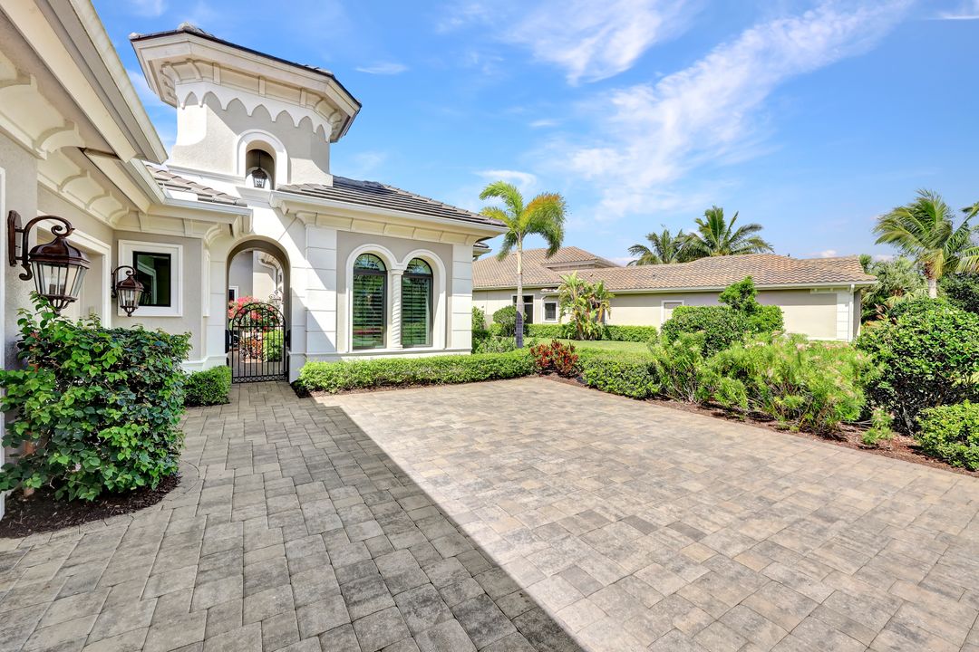 28864 Blaisdell Dr, Naples, FL 34119