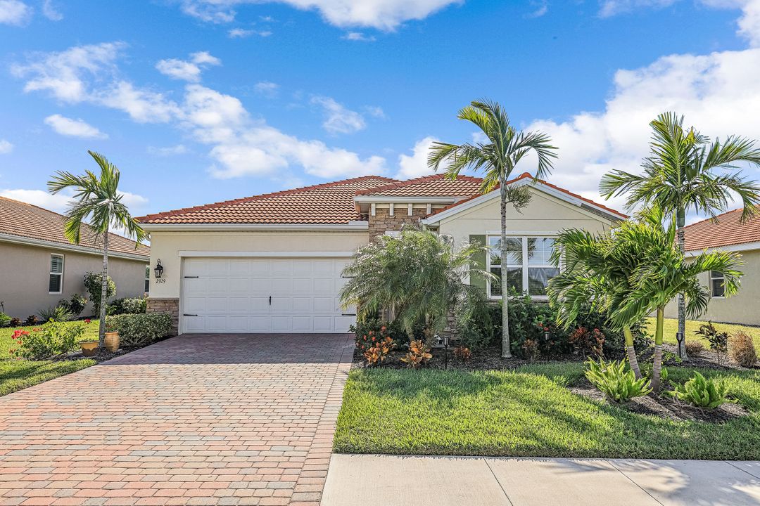 2929 Sunset Pointe Cir, Cape Coral, FL 33914