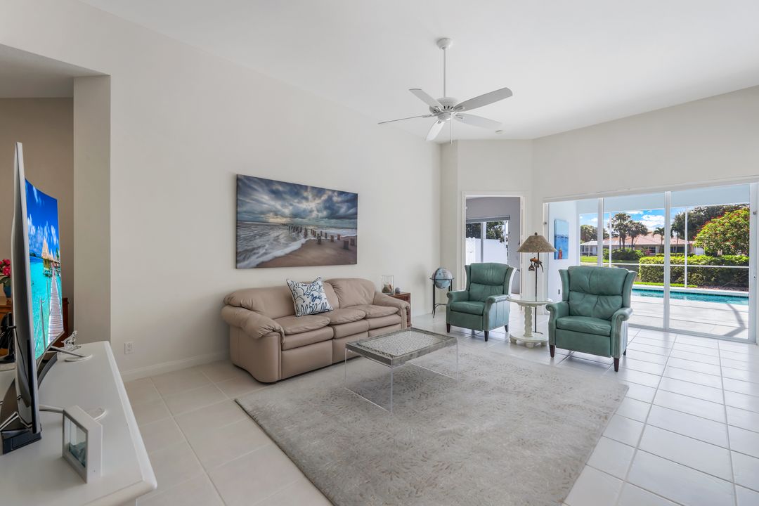 2929 Gilford Way, Naples, FL 34119