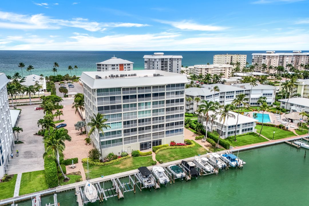 2750 Gulf Shore Blvd N #702, Naples, FL 34103