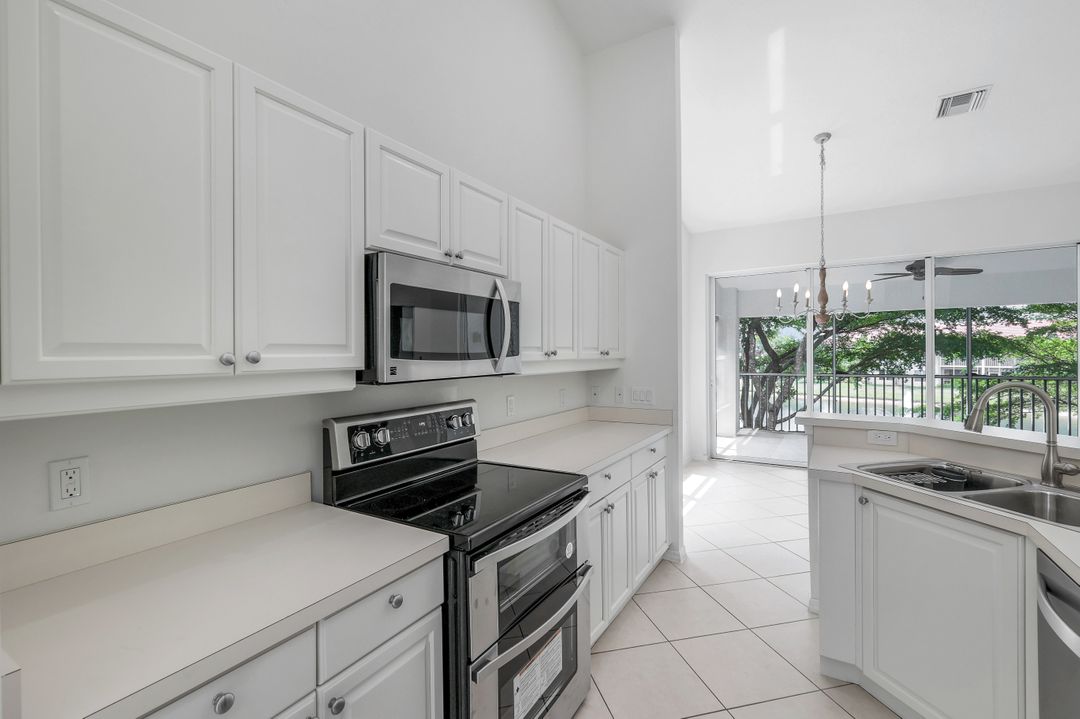 5600 Northboro Dr #201, Naples, FL 34110