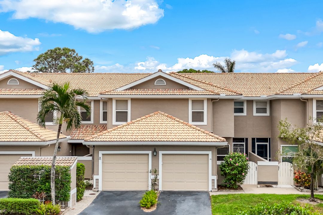 356 Emerald Bay Cir #P6, Naples, FL 34110