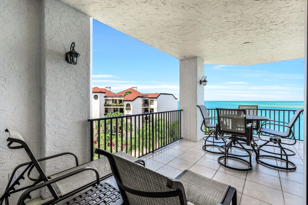 700 La Peninsula Blvd #401, Naples, FL 34113