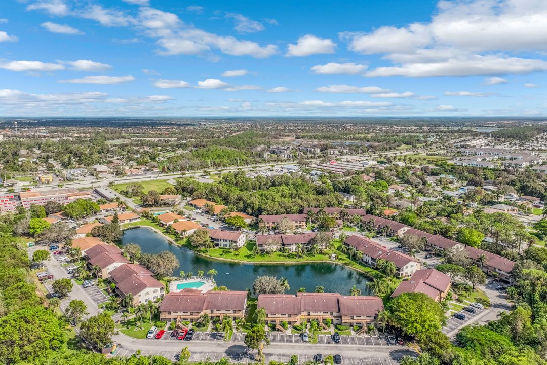 5286 Treetops Dr #1-105, Naples, FL 34113