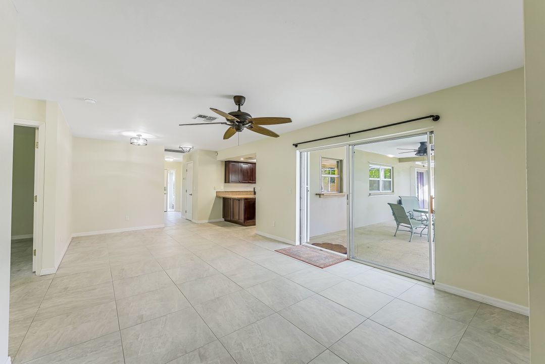 1040 Deep Lagoon Ln, Fort Myers, FL 33919