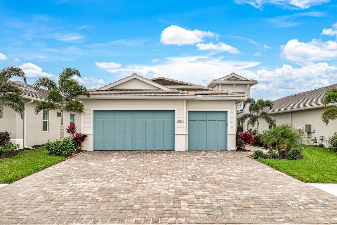 9288 Cayman Dr, Naples, FL 34114