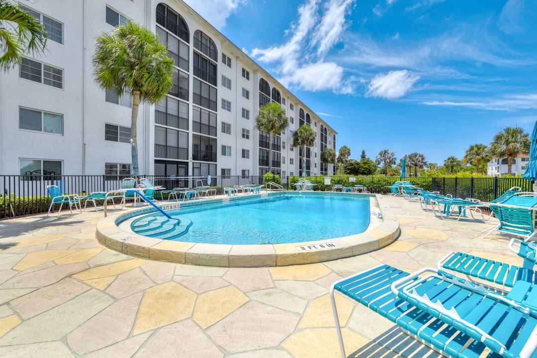 37 High Point Cir E #502, Naples, FL 34103