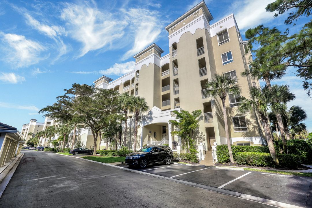 7687 Pebble Creek Cir #201, Naples, FL 34108