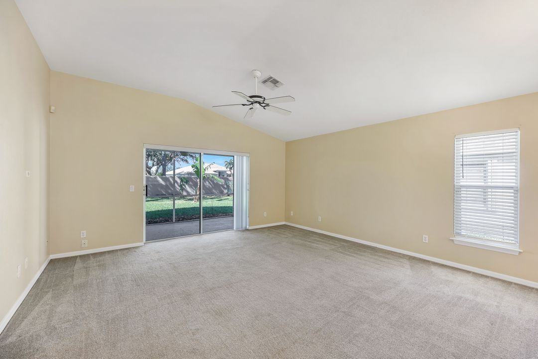 9261 Middle Oak Dr, Fort Myers, FL 33967