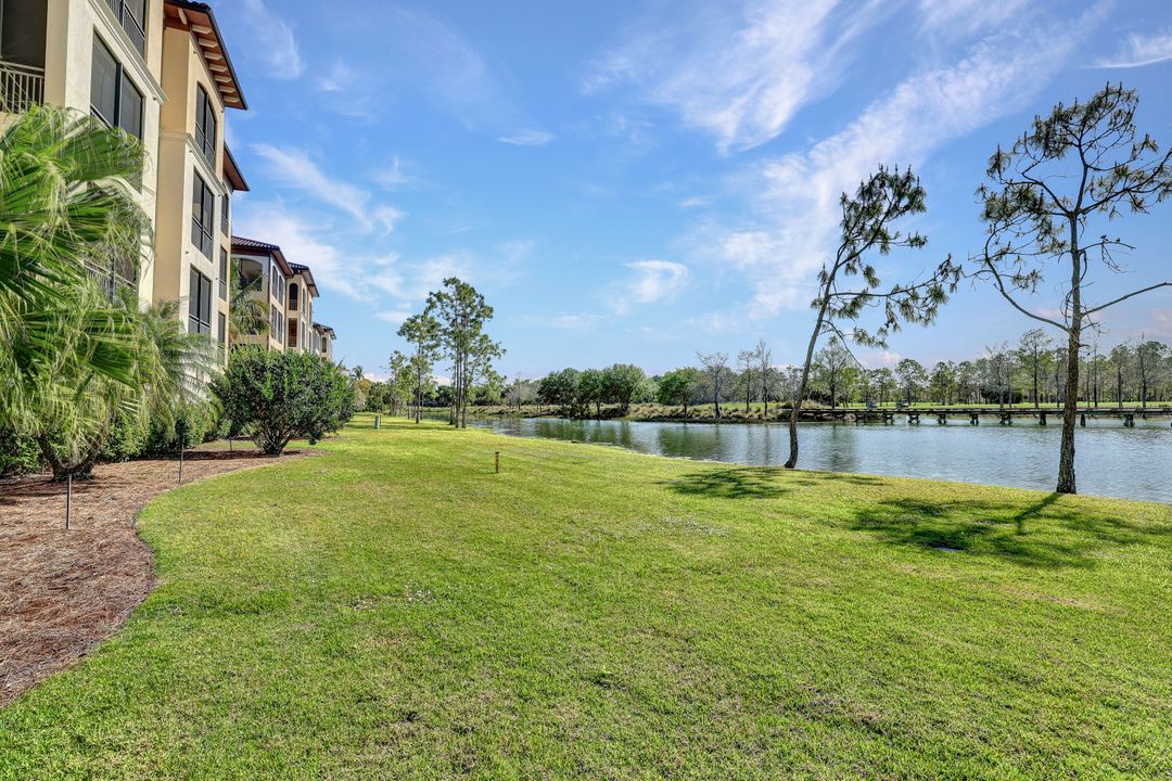 2772 Tiburon Blvd E #102, Naples, FL 34109