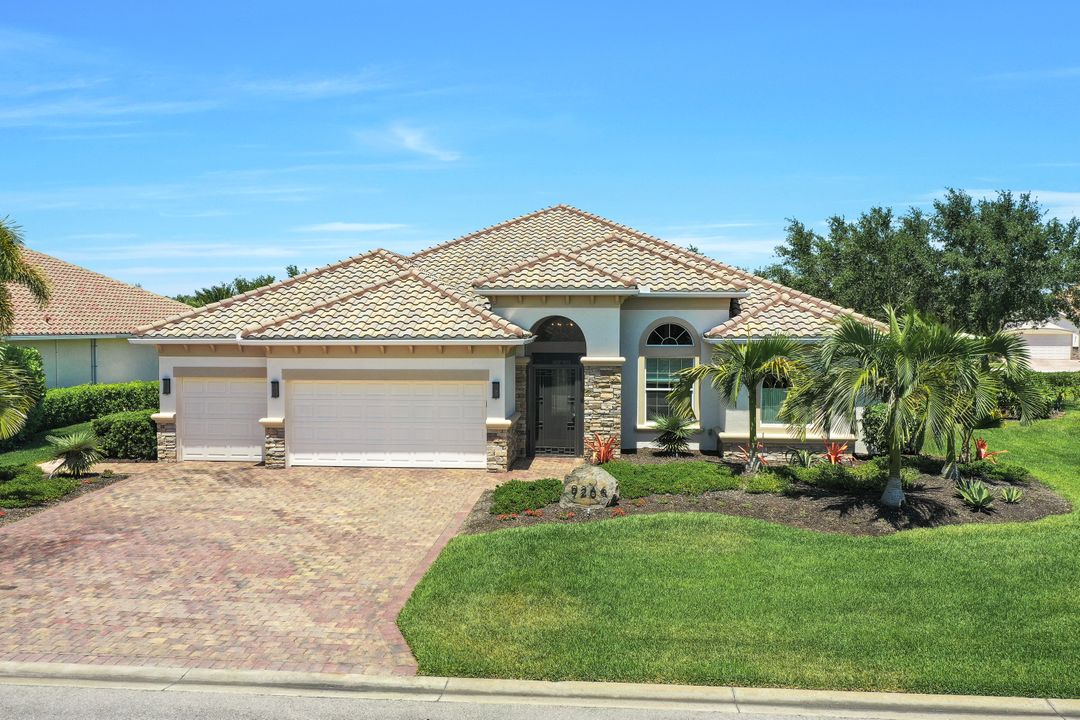 9266 Quarry Dr, Naples, FL 34120