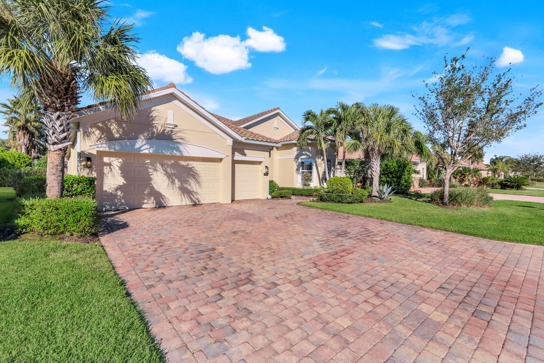 9302 Quarry Dr, Naples, FL 34120