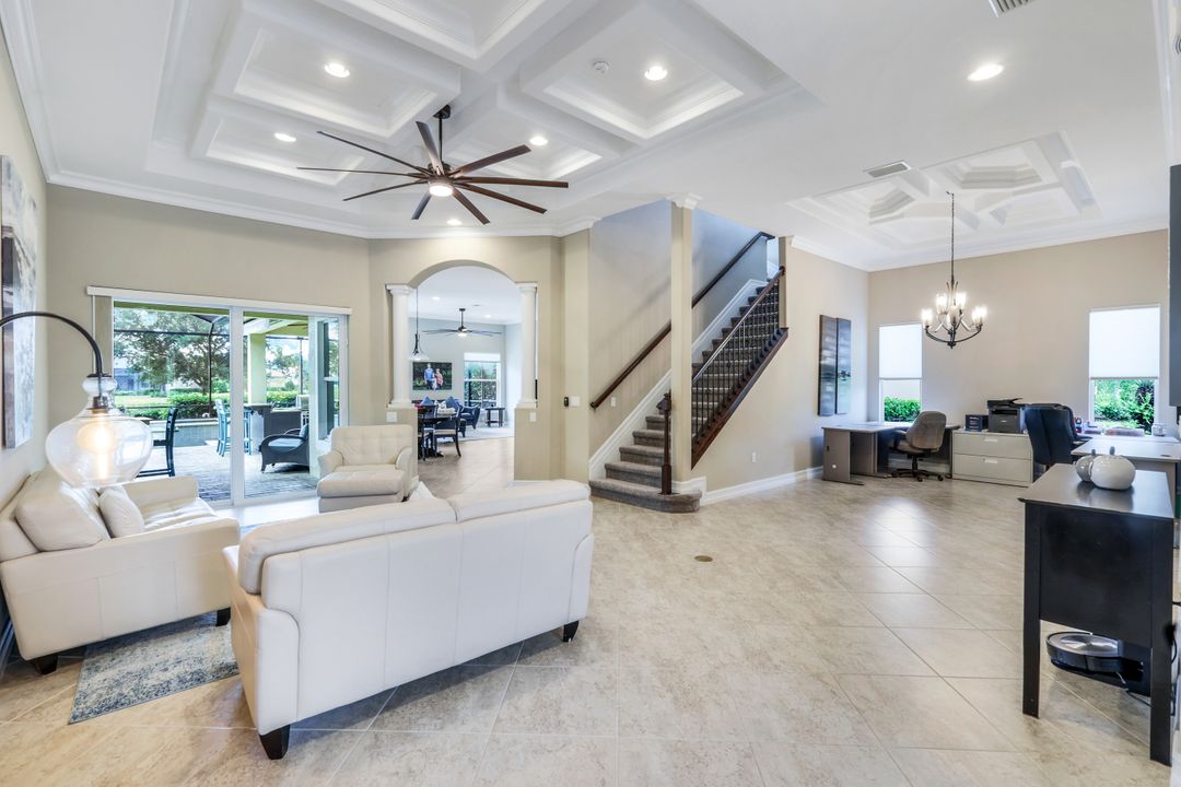 9337 Campanile Cir, Naples, FL 34114