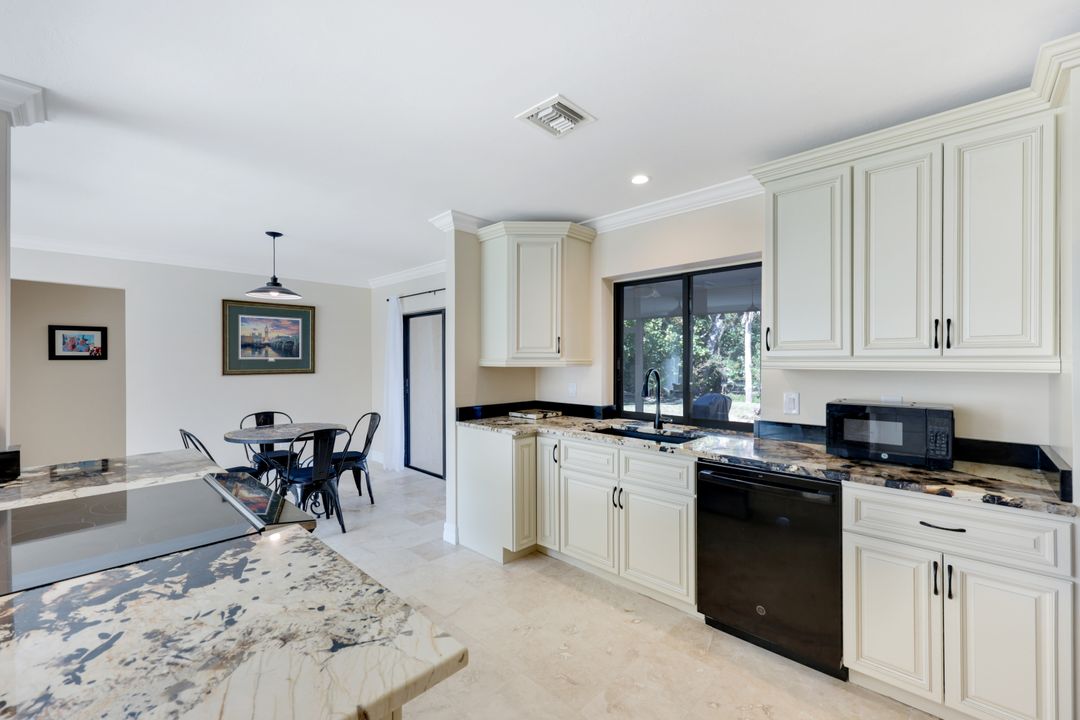 2115 Sunset Cir, Sanibel, FL 33957