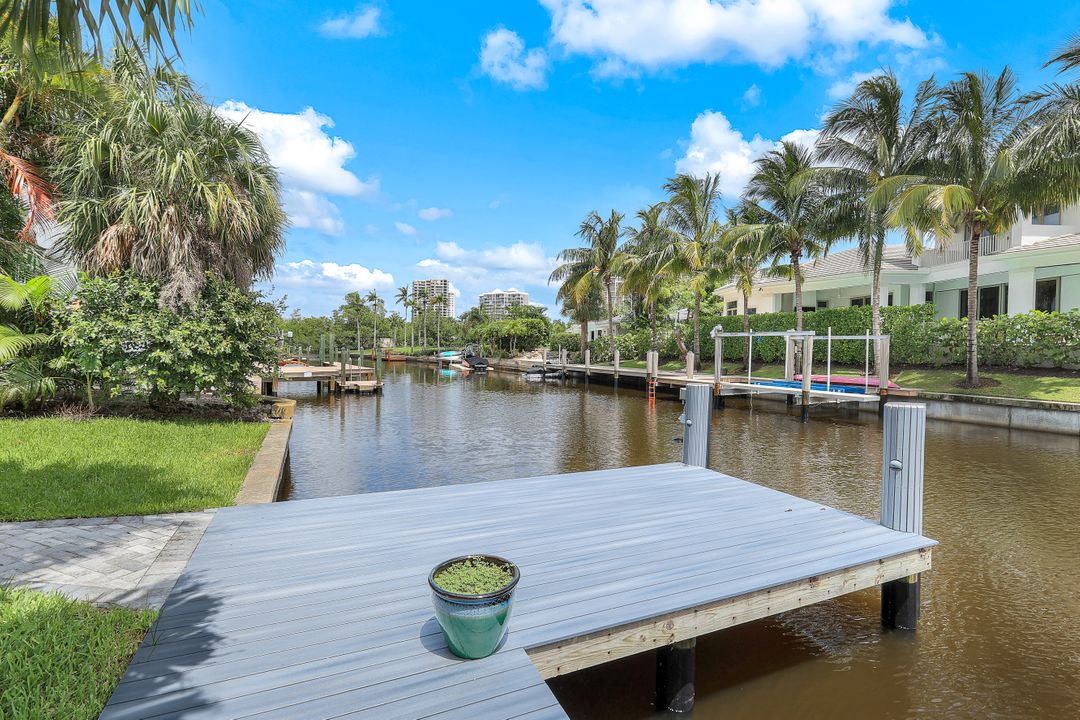 5172 Seahorse Ave, Naples, FL 34103