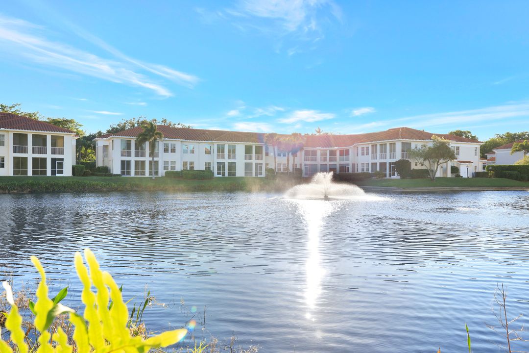 300 Lambiance Cir #105, Naples, FL 34108