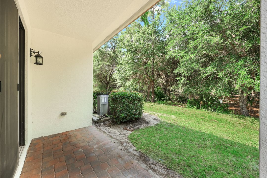 7689 Bristol Cir, Naples, FL 34120