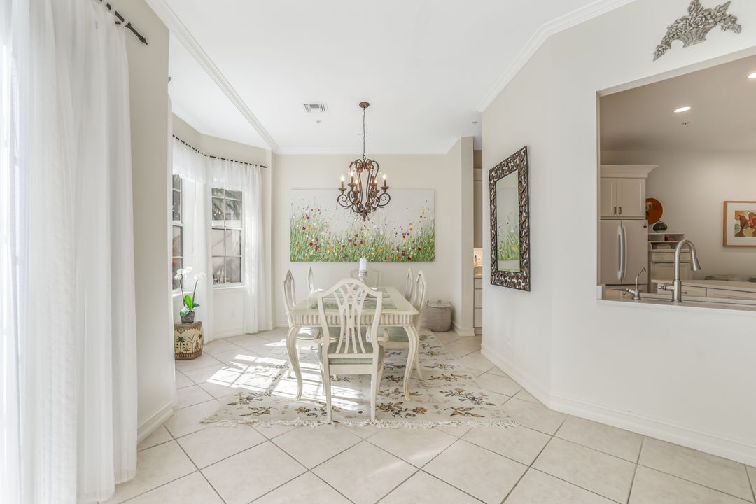 238 5th St S, Naples, FL 34102