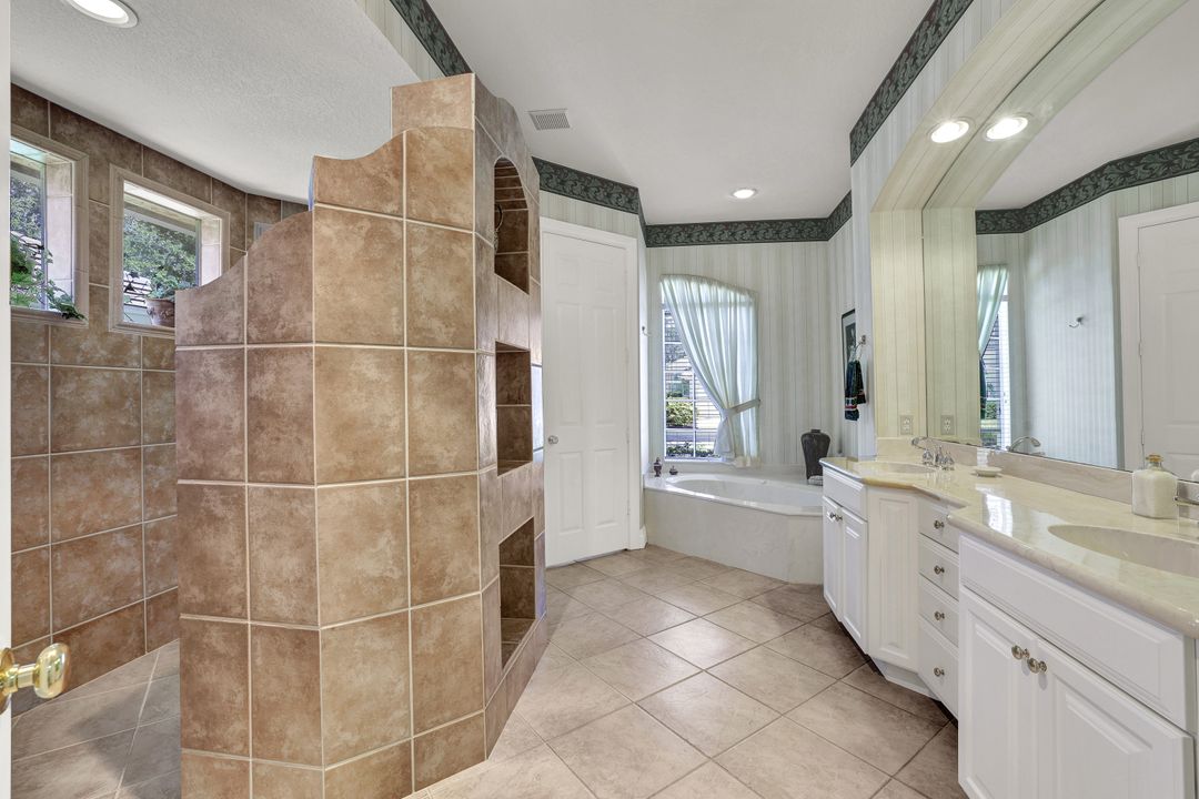 6628 Glen Arbor Way, Naples, FL 34119