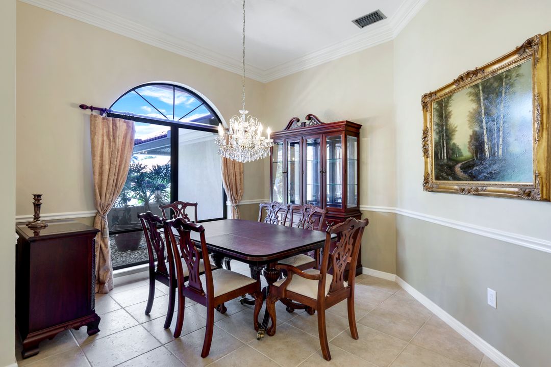 4896 Shearwater Ln, Naples, FL 34119