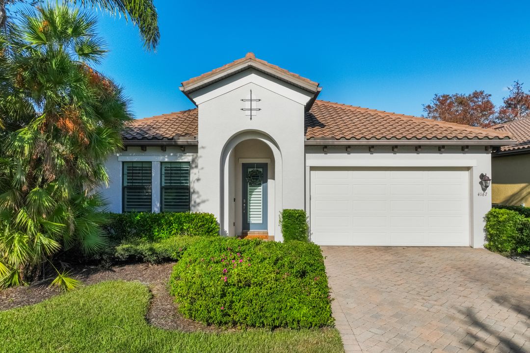 4167 Raffia Dr, Naples, FL 34119