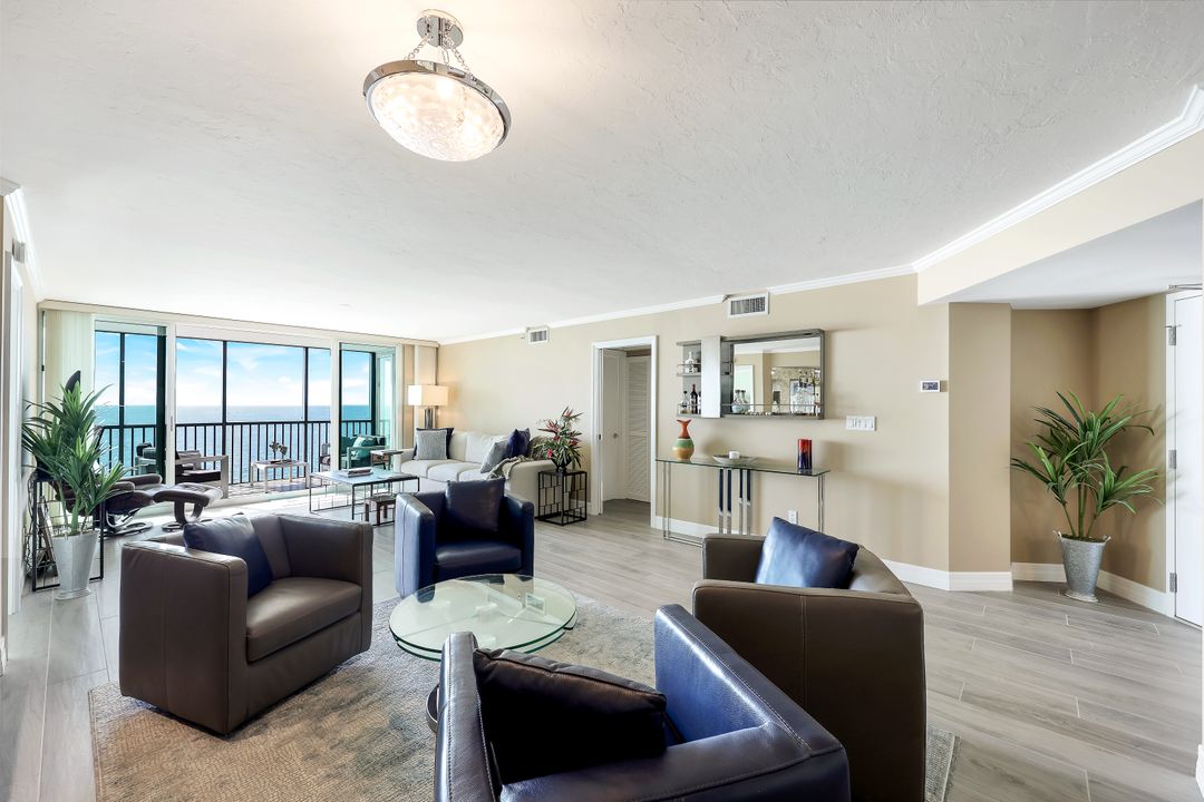 4651 Gulf Shore Blvd N #702, Naples, FL 34103