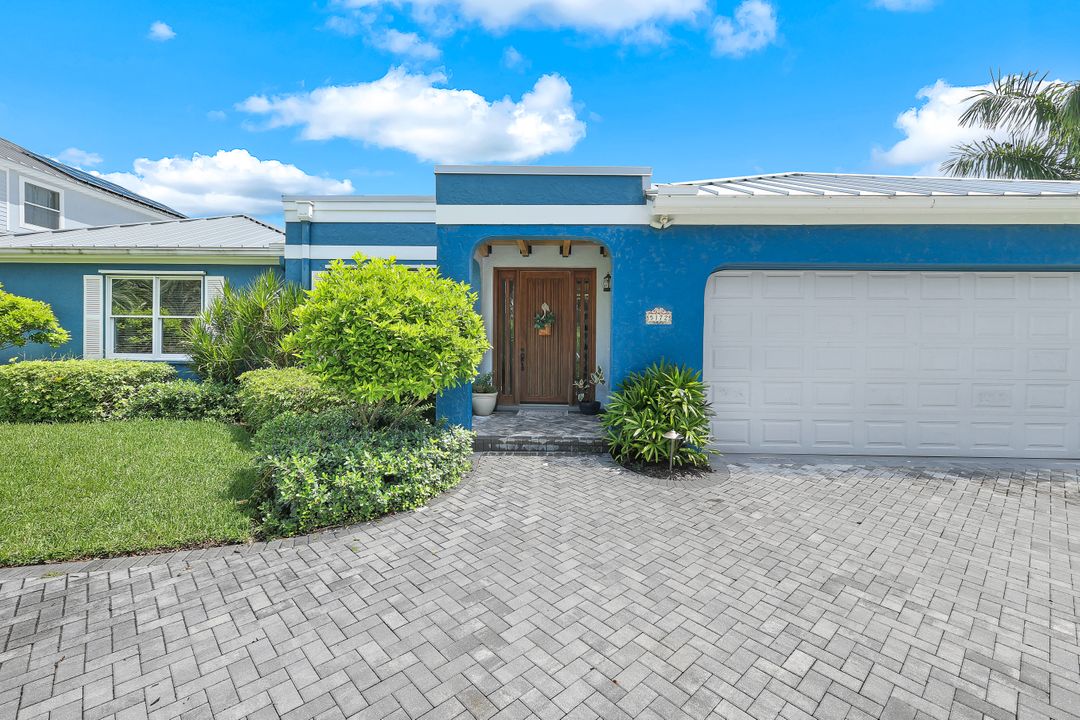 5172 Seahorse Ave, Naples, FL 34103