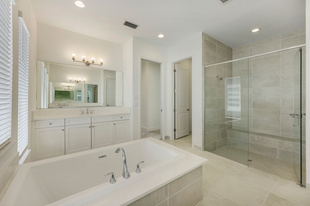 12104 Eucalyptus Wy, Naples, FL 34120