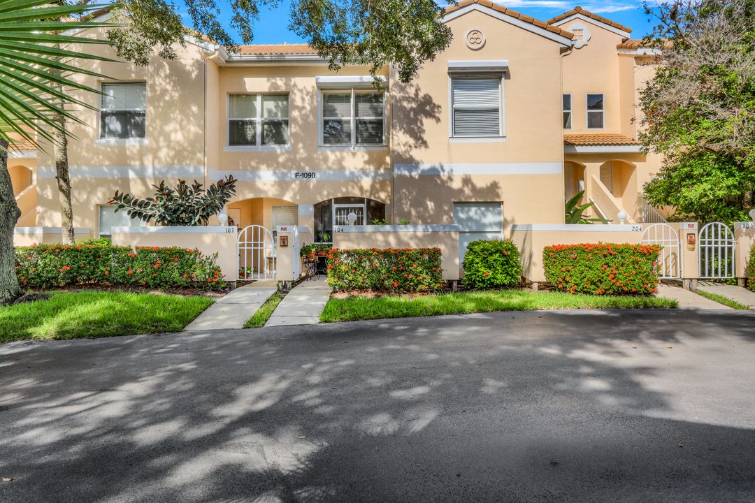 1090 Woodshire Ln #F206, Naples, FL 34105