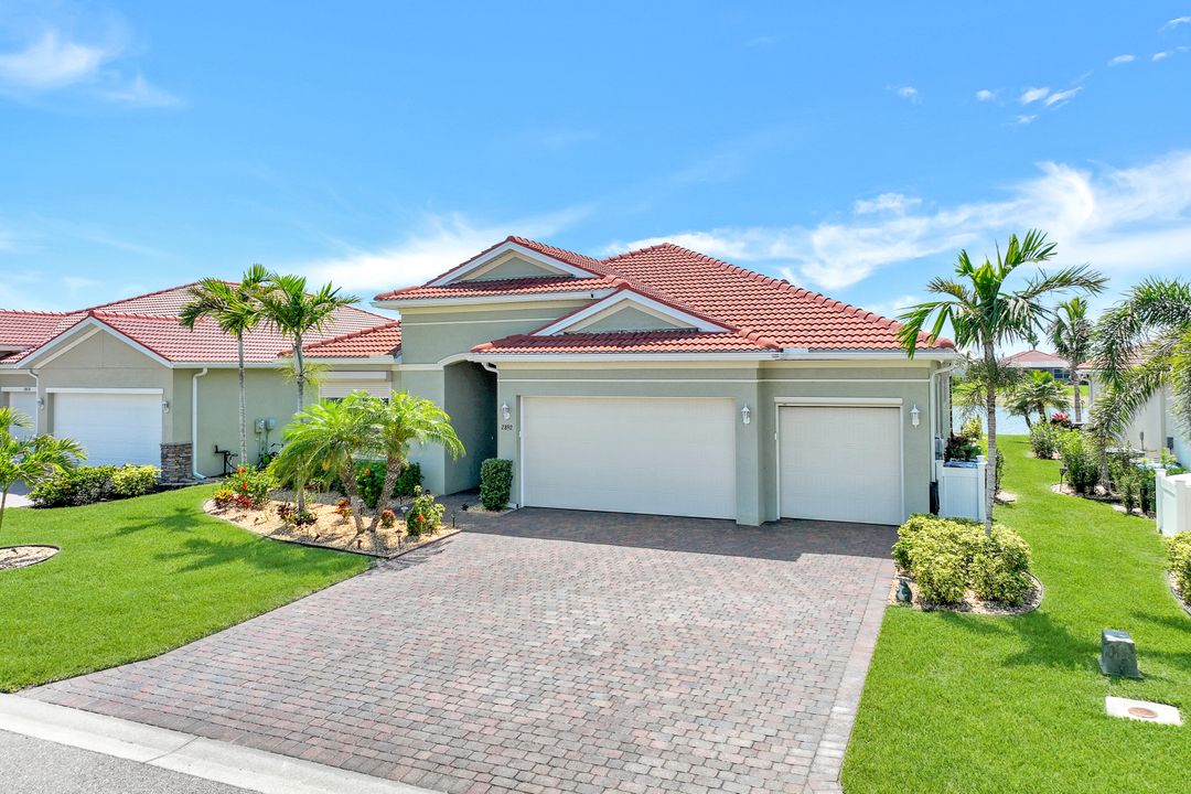 2892 Sunset Pointe Cir, Cape Coral, FL 33914