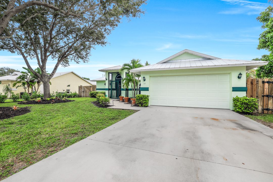 45 Wickliffe Dr, Naples, FL 34110