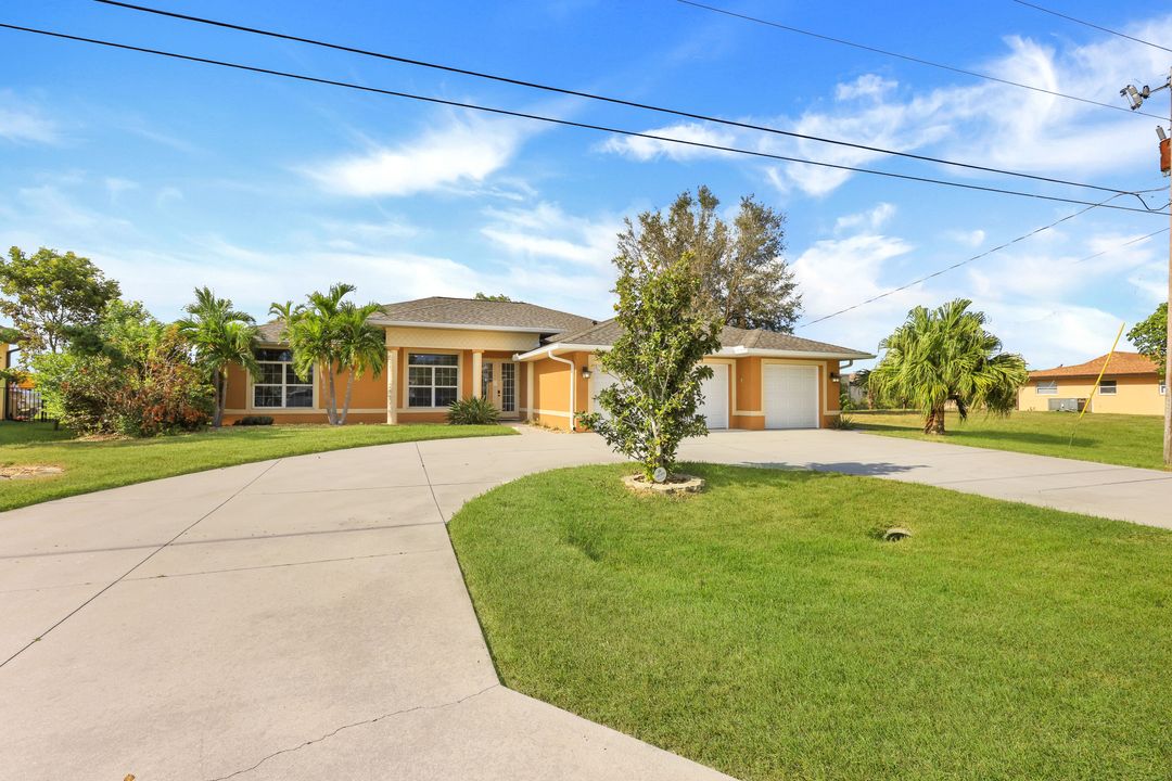 1220 SE 13th Ave, Cape Coral, FL 33990