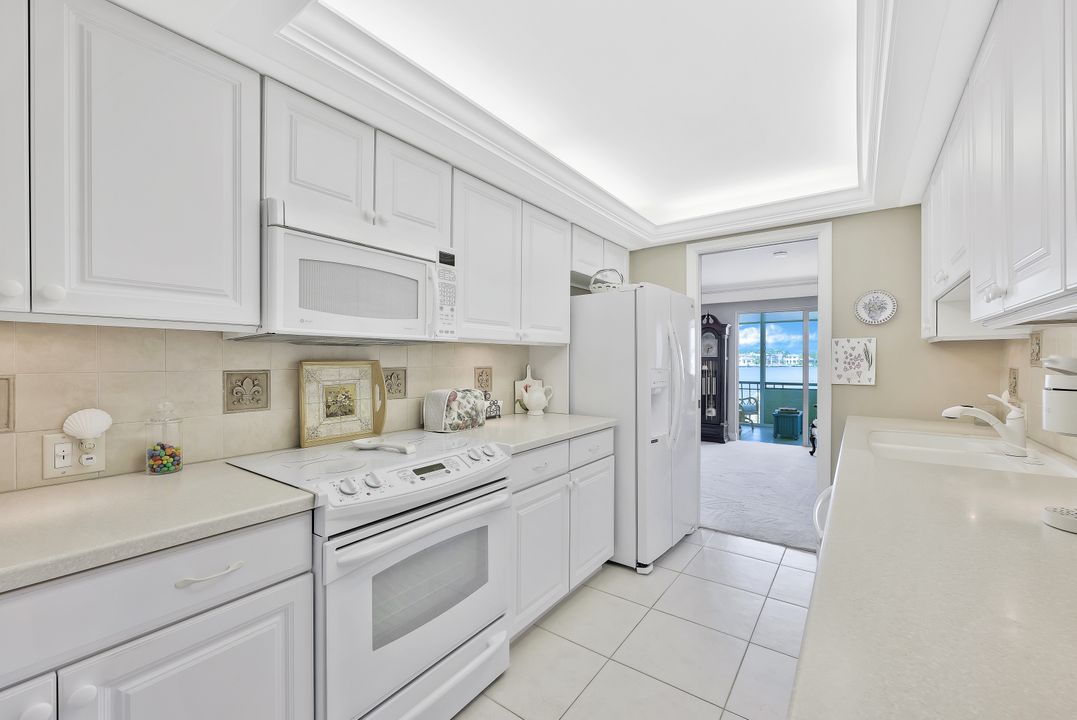 3430 Gulf Shore Blvd N #2B, Naples, FL 34103