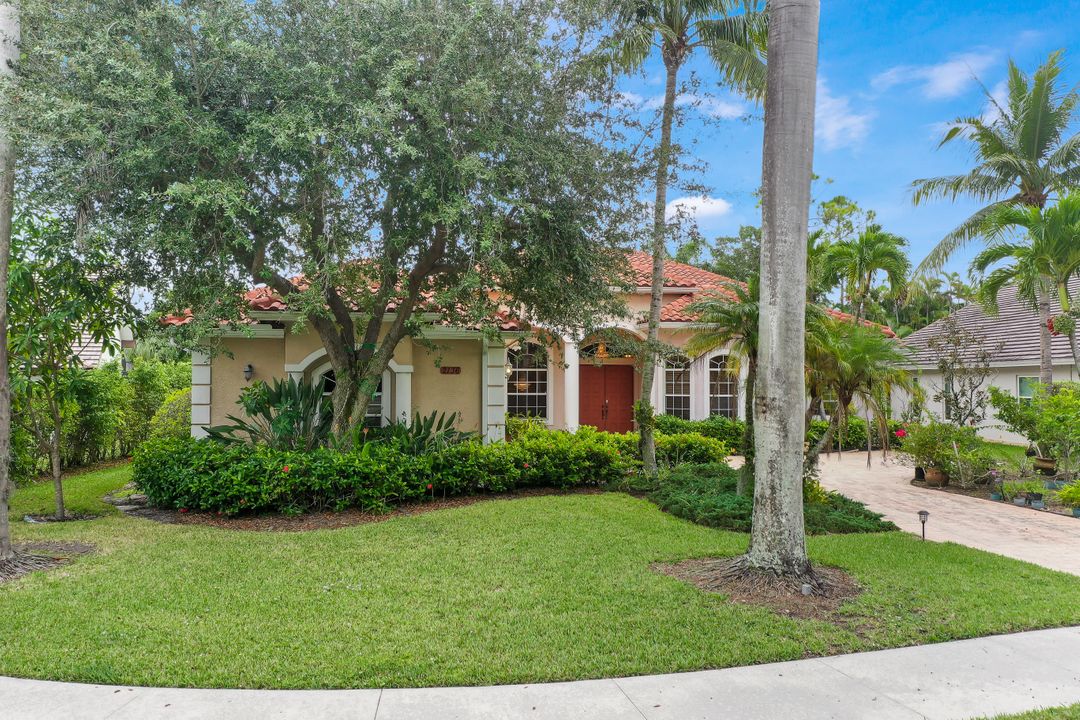 2136 Harlans Run, Naples, FL 34105