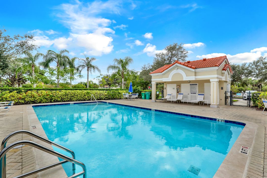 5220 Birmingham Dr #202, Naples, FL 34110