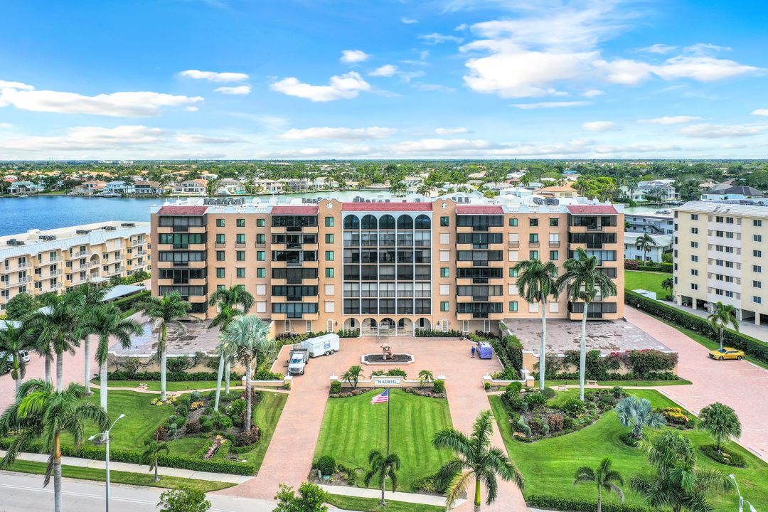 3430 Gulf Shore Blvd N #2B, Naples, FL 34103