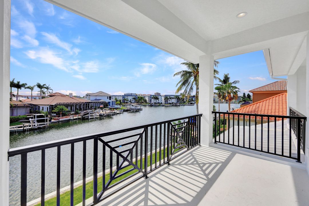 825 Swan Dr, Marco Island, FL 34145