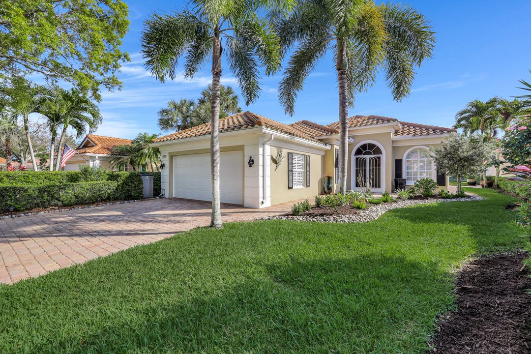 5974 Bermuda Ln, Naples, FL 34119