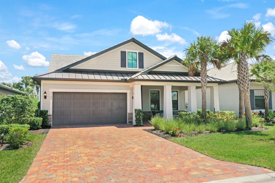 9708 Everglades Dr, Naples, FL 34120