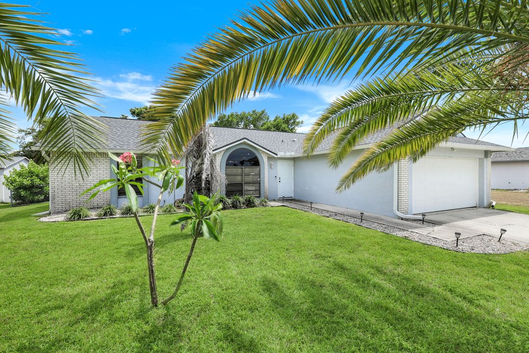 2206 NE 4th St, Cape Coral, FL 33909